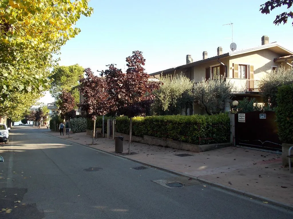 Casa Mary Due - Trilocale Con Giardino Privato A Due Passi Dal Lago Sirmione 0*,  Italy