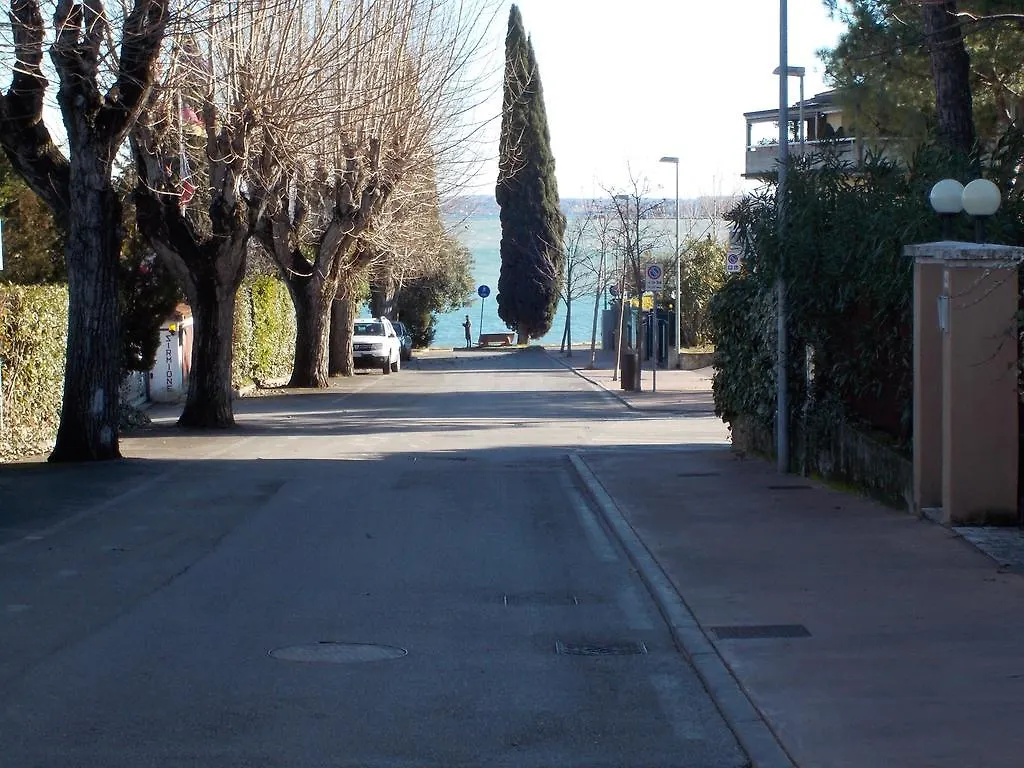Casa Mary Due - Trilocale Con Giardino Privato A Due Passi Dal Lago Sirmione Italy