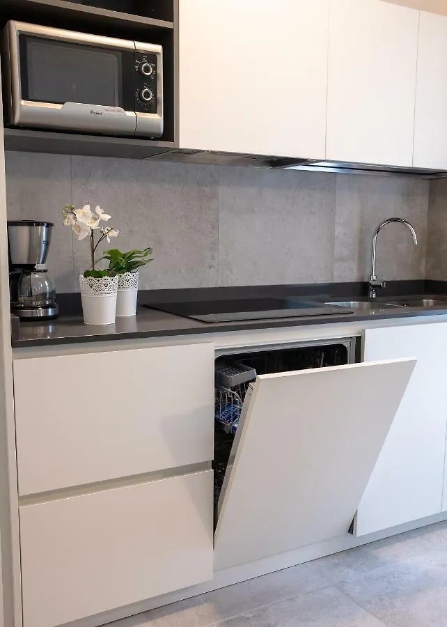 Apartment Casa Mary Due - Trilocale Con Giardino Privato A Due Passi Dal Lago Sirmione Italy