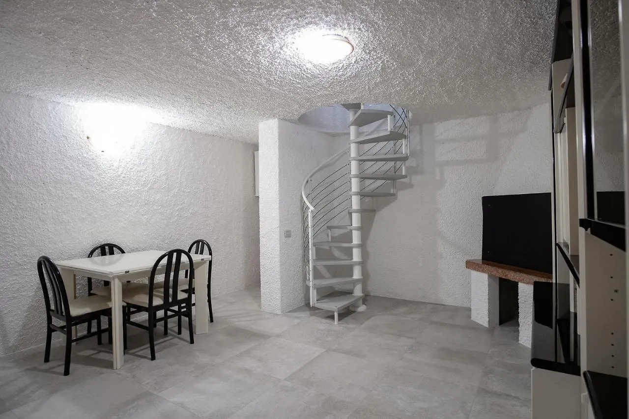 Casa Mary Due - Trilocale Con Giardino Privato A Due Passi Dal Lago Appartement Sirmione Italië